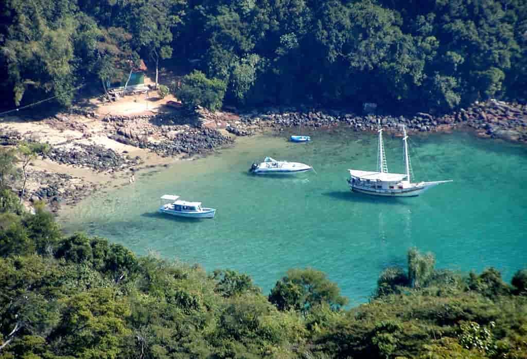 Praias em Ilha Grande, Lagoa Verde