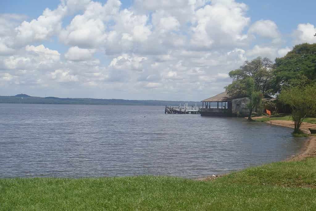 Pontos turísticos do Paraguai, Lago Ypacaraí